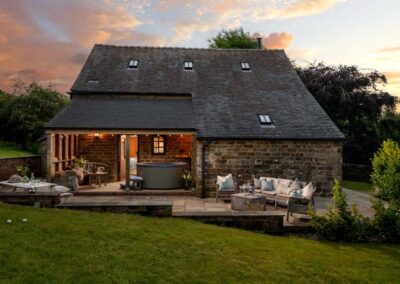 Luxurious self-catering accommodation in the Peak District | Ford Old Hall Barn